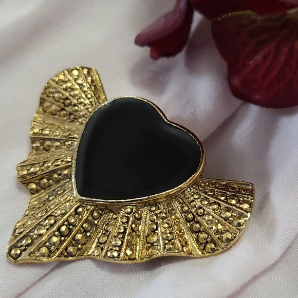 Vintage Jewelry - Vintage Heart Shaped Brooch Pin Black Enamel Pavé Pebbled Goldtone Hinge Latch